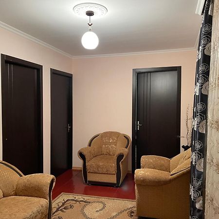מסטיה Guesthouse "Megi" מראה חיצוני תמונה