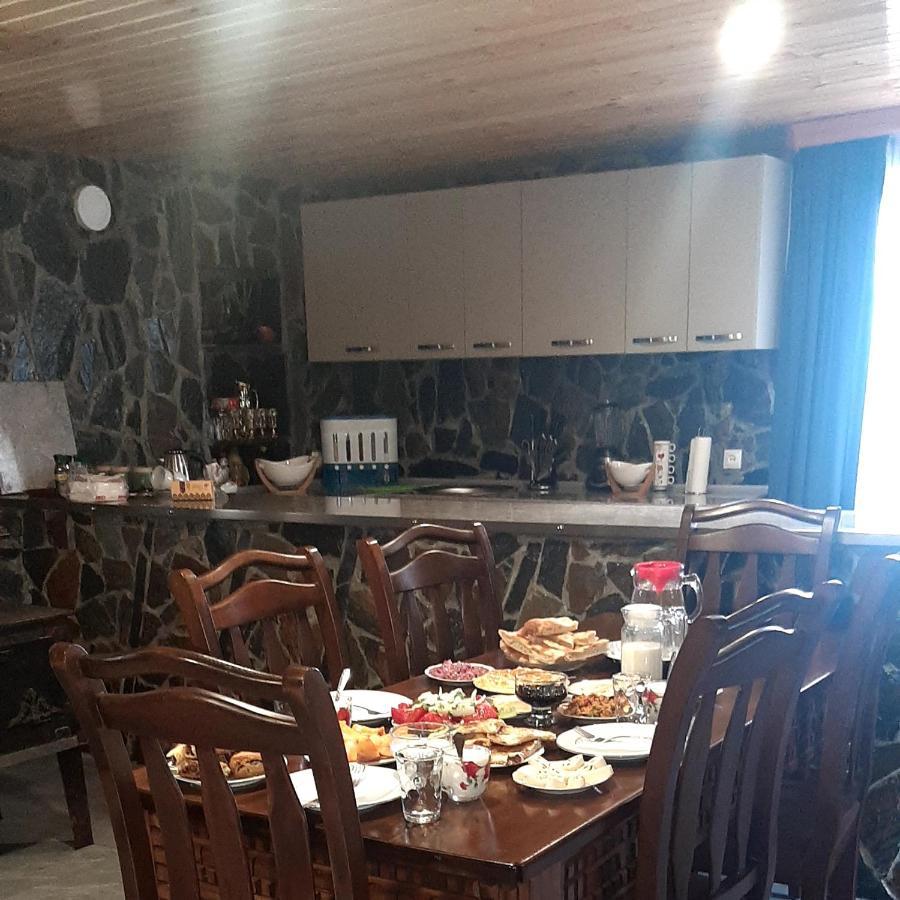 מסטיה Guesthouse "Megi" מראה חיצוני תמונה