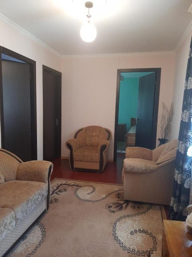 מסטיה Guesthouse "Megi" מראה חיצוני תמונה