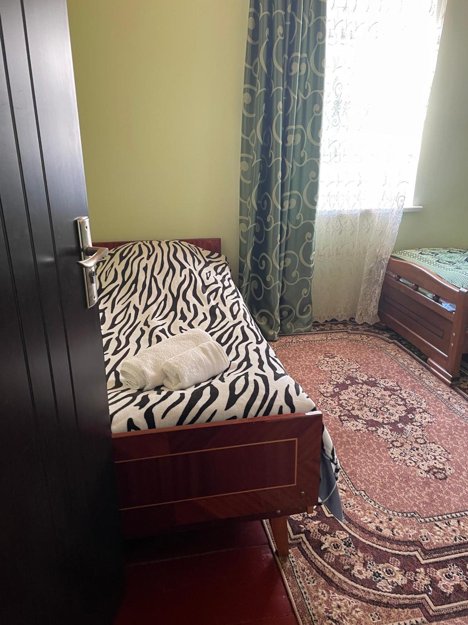 מסטיה Guesthouse "Megi" מראה חיצוני תמונה