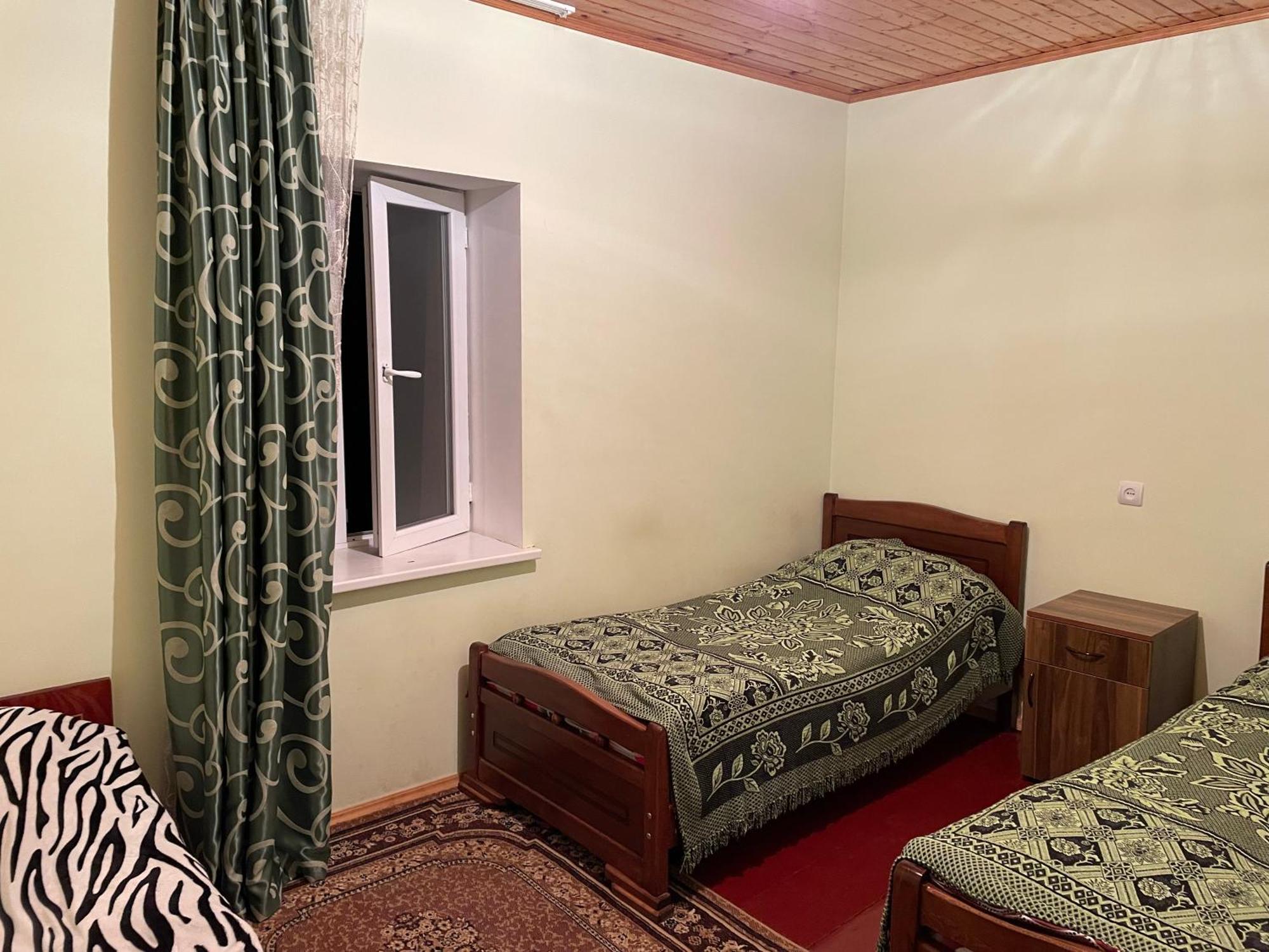 מסטיה Guesthouse "Megi" מראה חיצוני תמונה