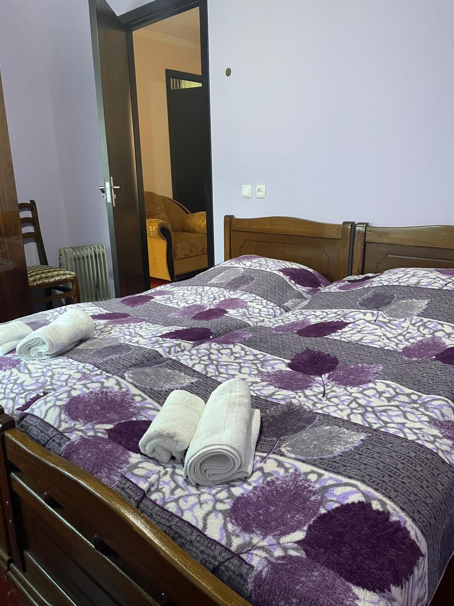 מסטיה Guesthouse "Megi" מראה חיצוני תמונה