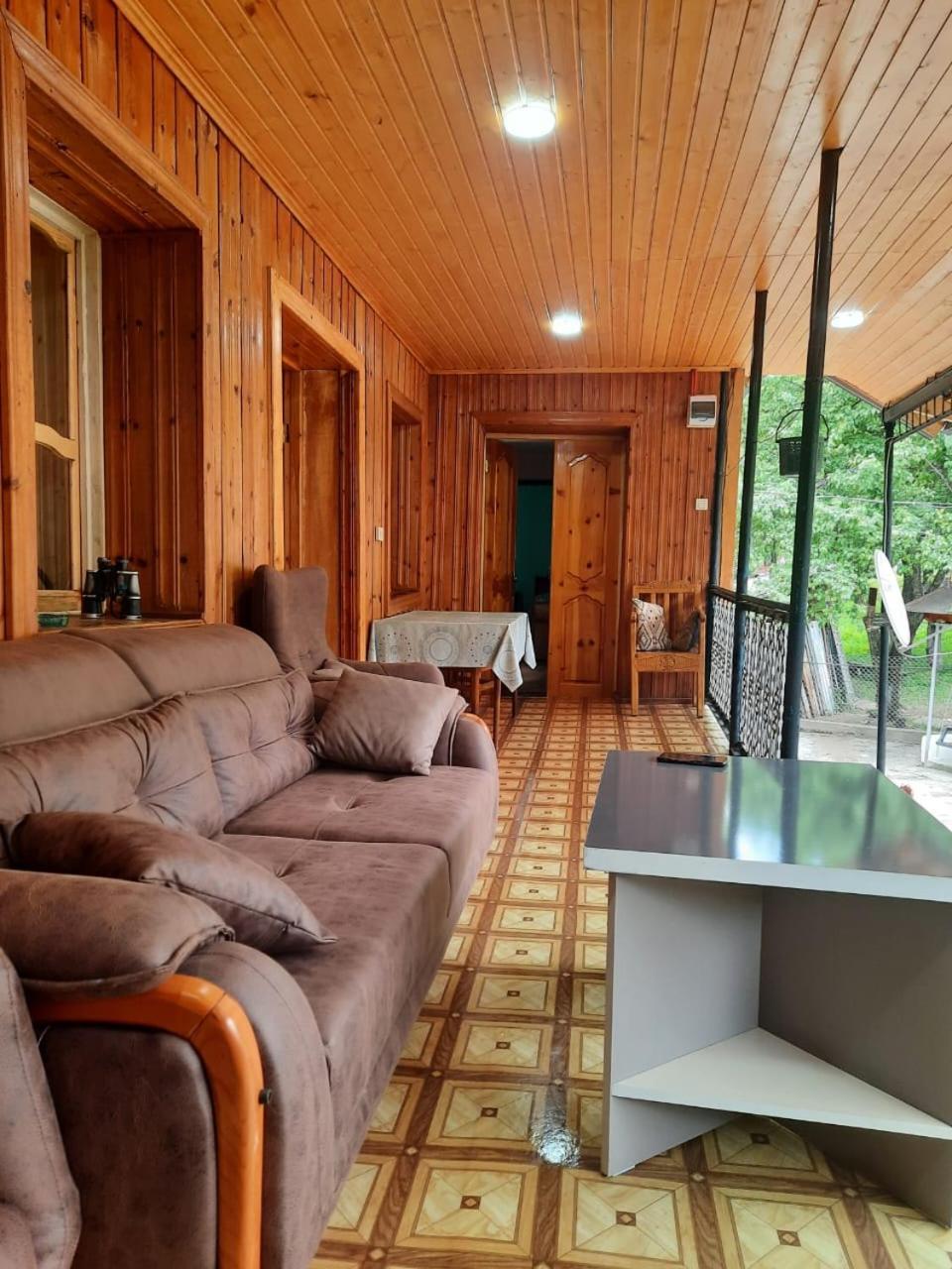 מסטיה Guesthouse "Megi" מראה חיצוני תמונה