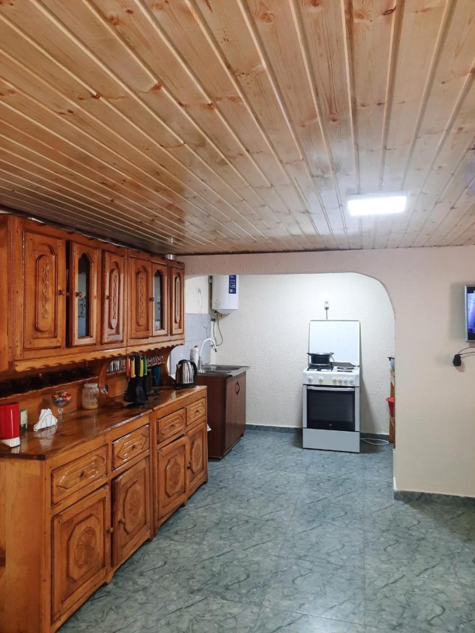 מסטיה Guesthouse "Megi" מראה חיצוני תמונה