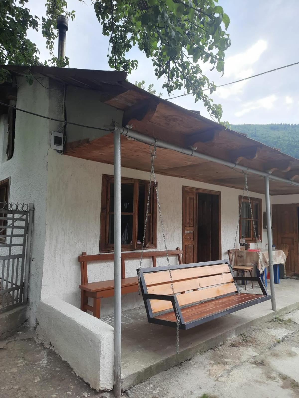 מסטיה Guesthouse "Megi" מראה חיצוני תמונה