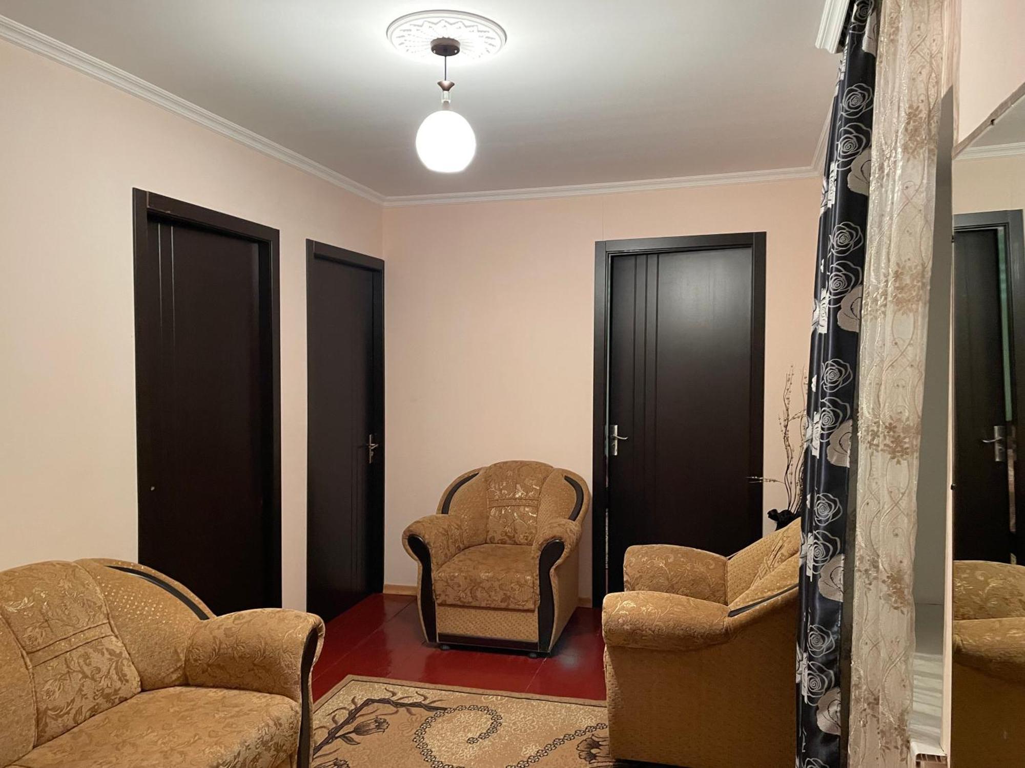 מסטיה Guesthouse "Megi" מראה חיצוני תמונה