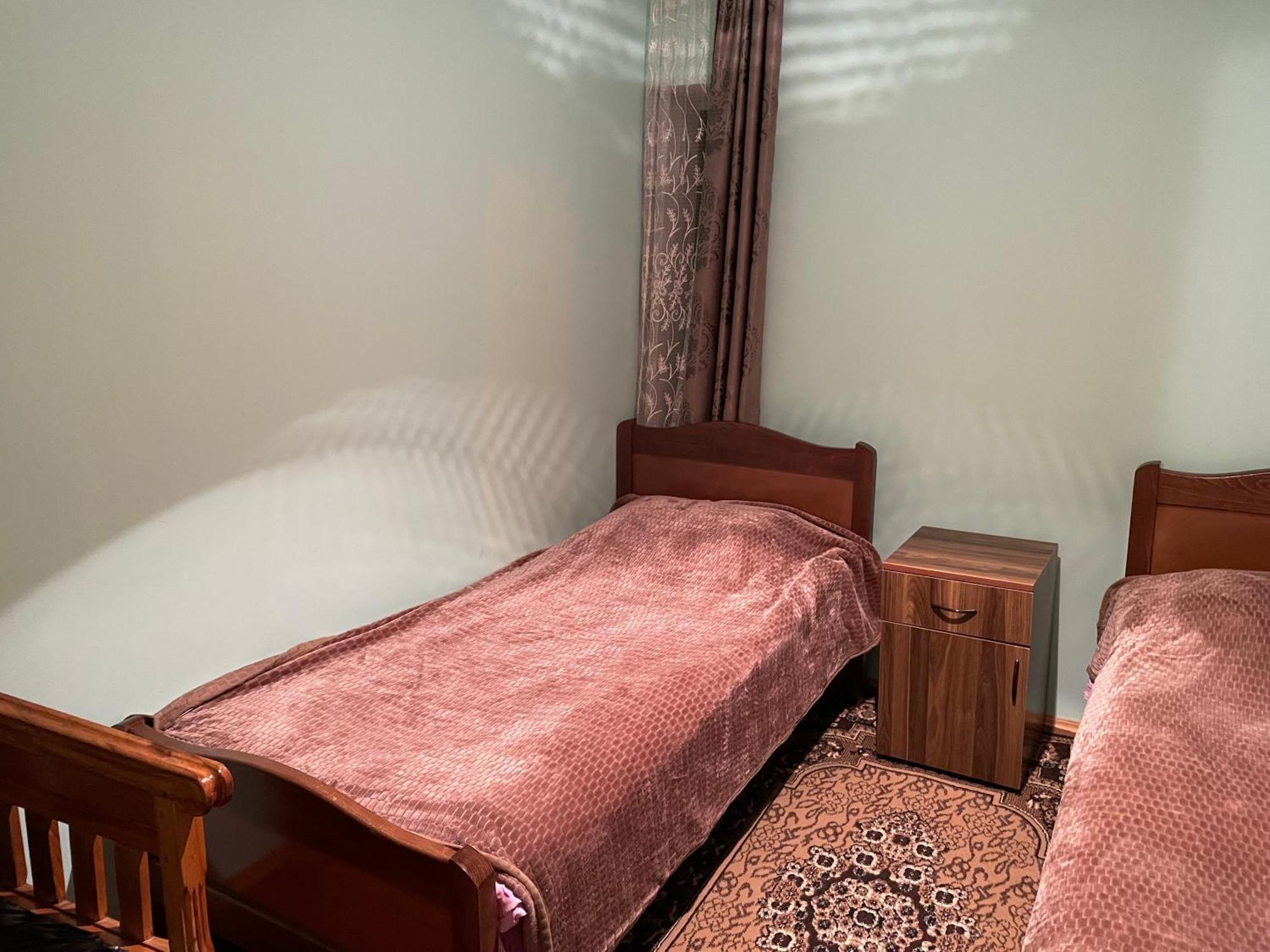 מסטיה Guesthouse "Megi" מראה חיצוני תמונה